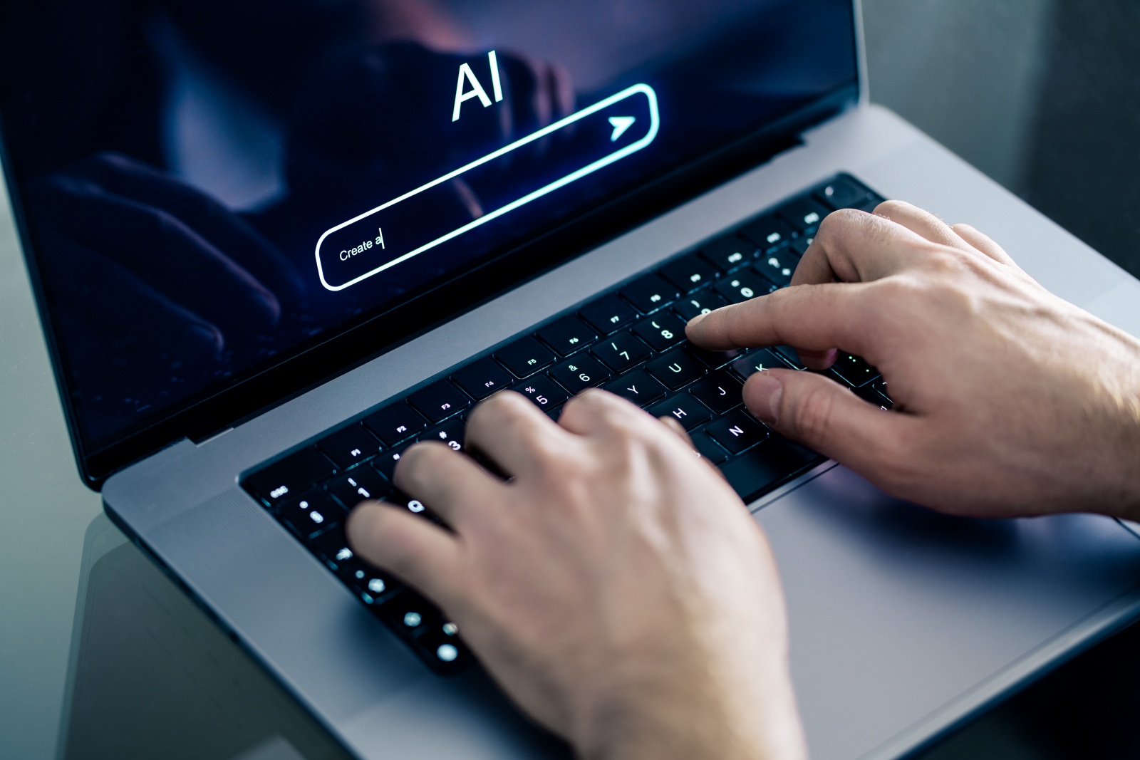 AI bruges mest af medarbejdere i kommunikation, IT og finans